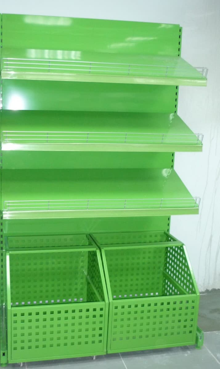 с навесными полками и выкатными ящиками)