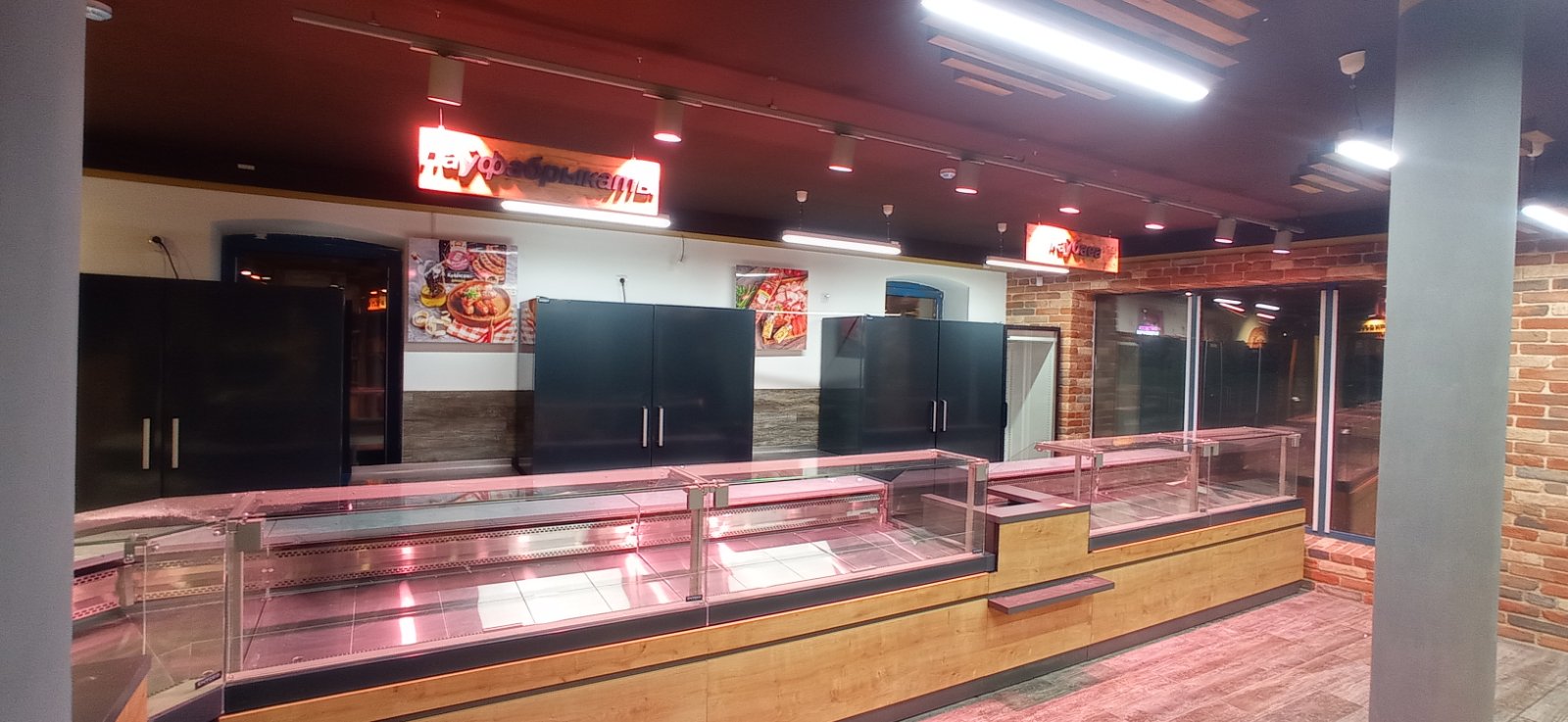 с вешалами для полутуш